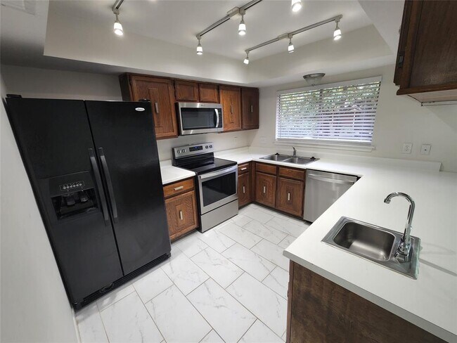 Building Photo - 975 N Red Cedar Cir