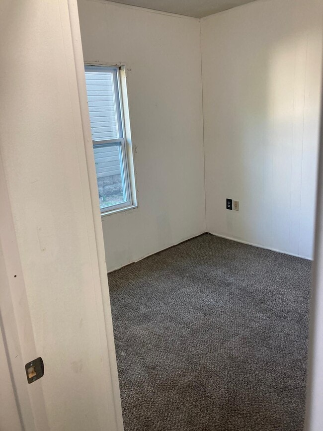 Building Photo - 244 N Vine St