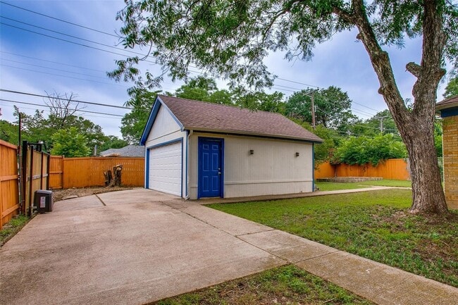 Building Photo - 1200 Mountain Lake Rd