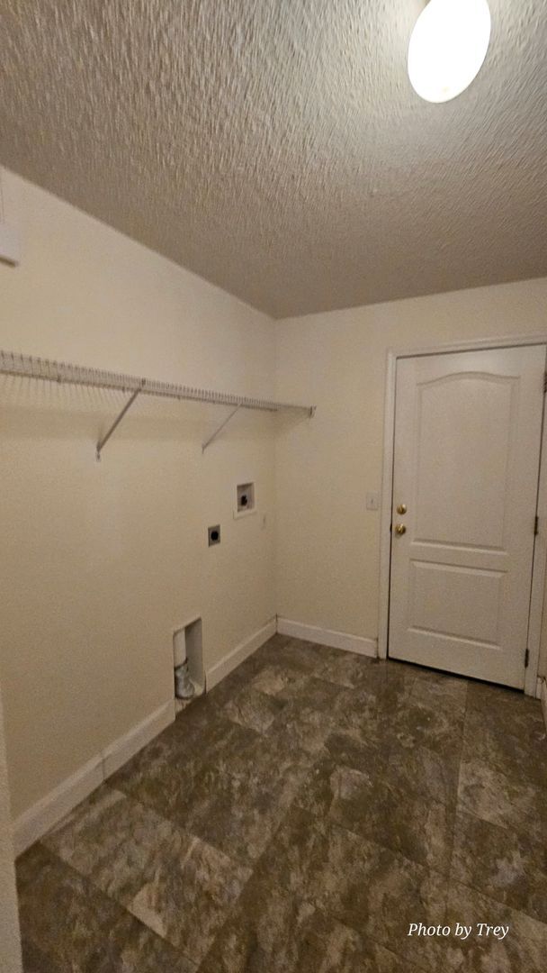 Building Photo - 3 Bed 2 Bath 2 Car Garage