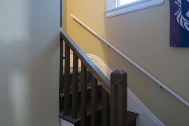 Building Photo - 507 Averill Ave