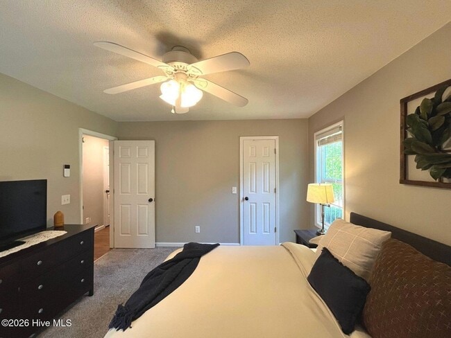 Building Photo - 2400 Longleaf Dr SW