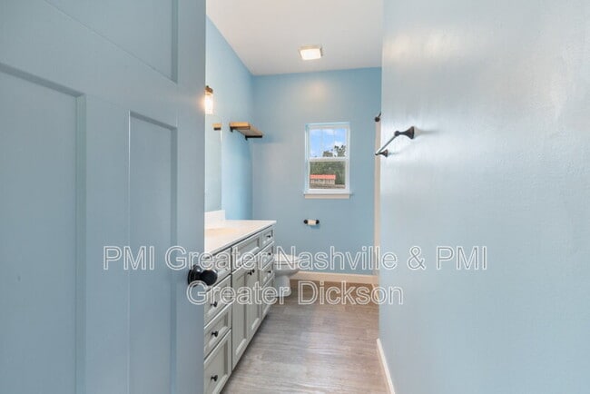 Building Photo - 130 Old Pond Ln