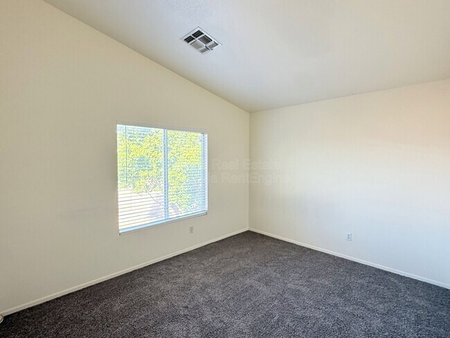 Building Photo - 10306 E Delta Ave