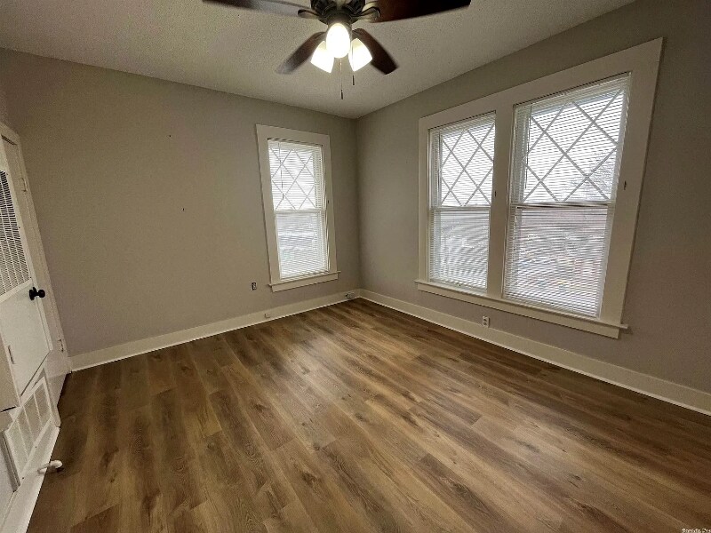 Building Photo - 1020 Kavanaugh Blvd