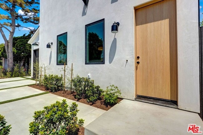 Building Photo - 4720 Marshall Dr