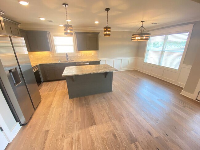 Building Photo - For Lease - 3BR, 2.5BA, 2300sqft home (Gallatin)