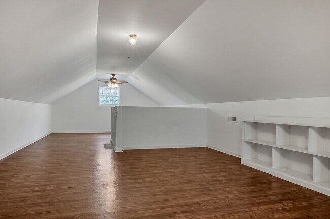 Building Photo - 7506 Sleepy Hollow Rd