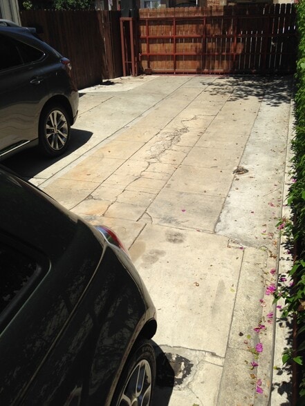 Building Photo - 6116 Fountain Ave