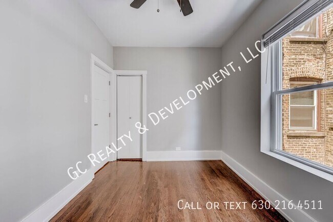 Building Photo - 4329 N Ashland Ave