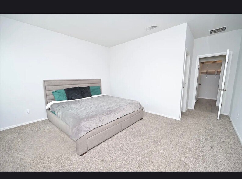 Building Photo - 8621 Angel Gardens Dr