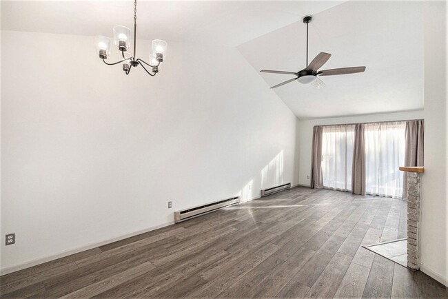 Building Photo - Spacious 2BR/1BA Condo in Central Fort Collins – Available Now!