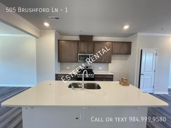 Building Photo - 505 Brushford Ln
