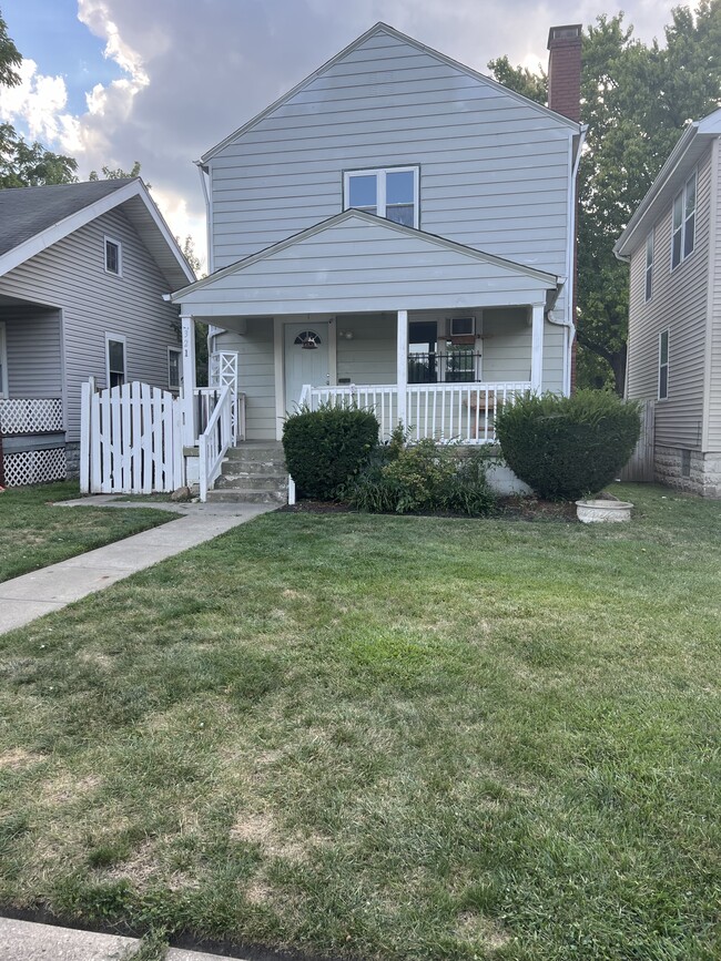 Front - 321 Dana Ave