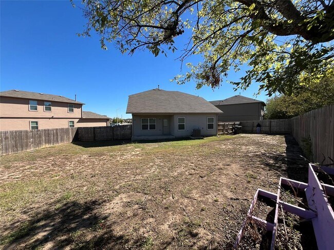 Building Photo - 501 Cibolo Creek Dr