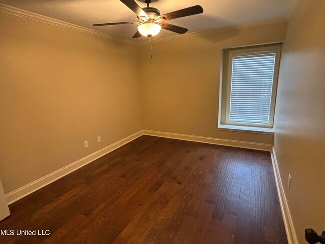 Building Photo - 132 Hillcrest Way