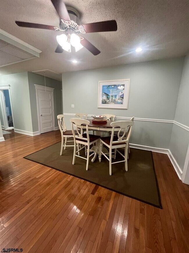 Building Photo - 15 N Melbourne Ave