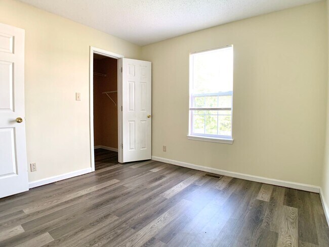 Building Photo - 1003 Poppy Seed Dr