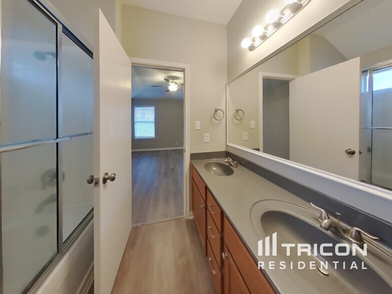 Building Photo - 8414 Favero Cove
