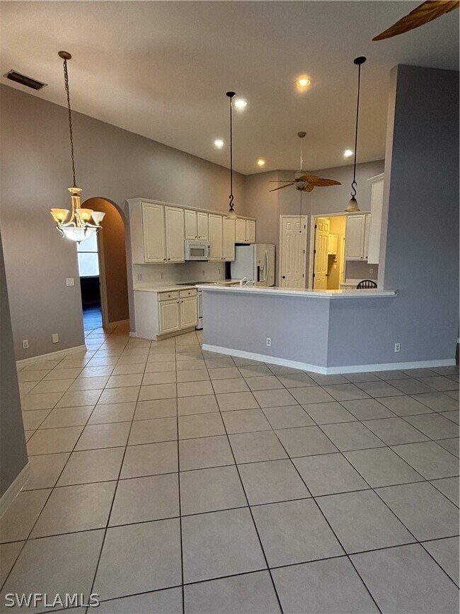 Building Photo - 2210 Grove Dr