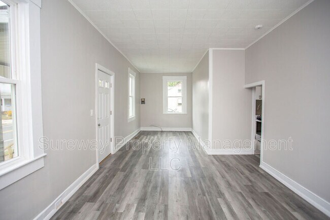 Building Photo - 614 Main St