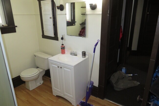 Bath - 424 Kirn Ave
