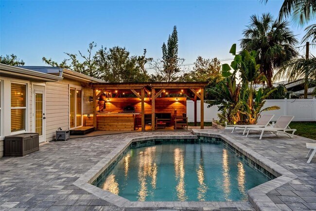 Building Photo - 326 S Lime Ave