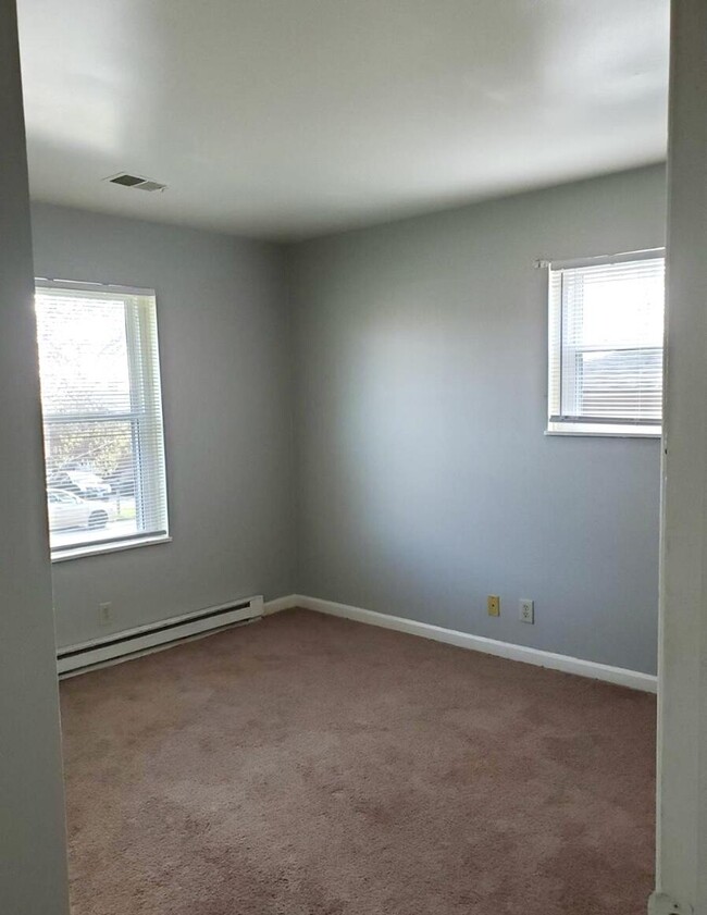 Building Photo - 3760 Red River Dr