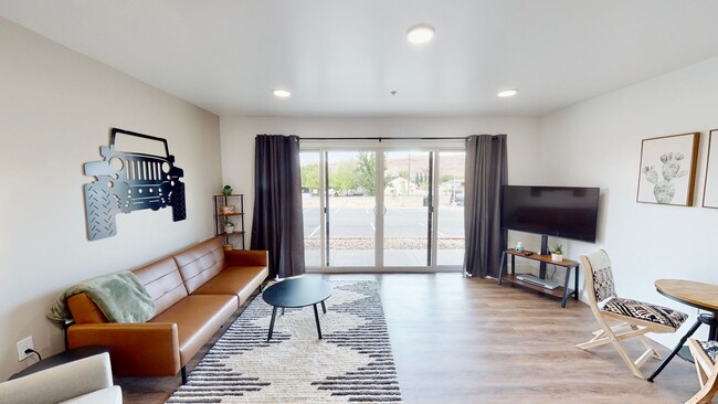 Building Photo - New Furnished Apartment