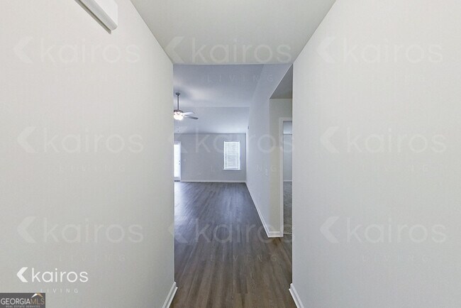 Building Photo - 205 Redwood Ct