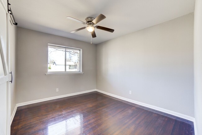 Building Photo - Gorgeous Midtown 3 Bedroom Remodel!