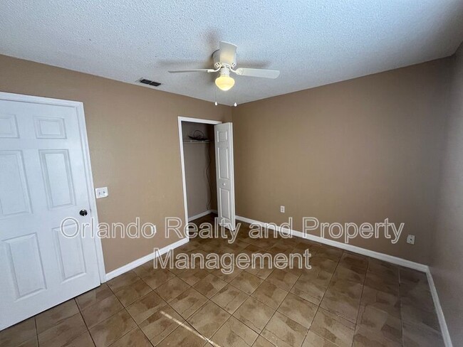 Building Photo - 204 Canterbury Ct