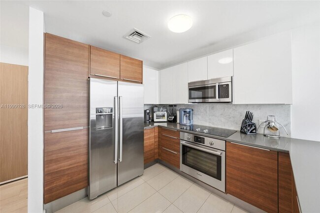 Building Photo - 601 NE 27th St