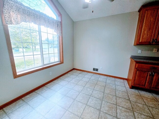 Building Photo - Charming 2-Bedroom, 2-Bathroom Home with Sunroom & Patio in Woodbury, MN