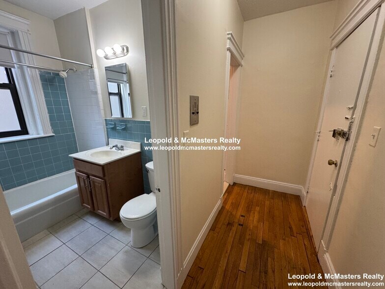 Building Photo - 230 Fuller St