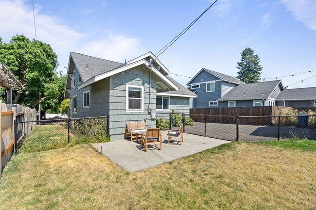 Building Photo - 3704 E 24th Ave