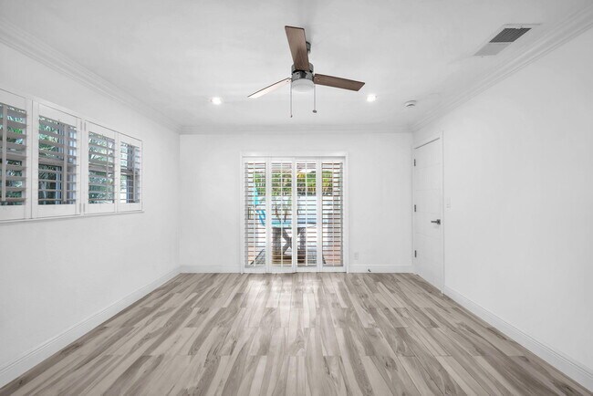 Building Photo - 850 W Camino Real