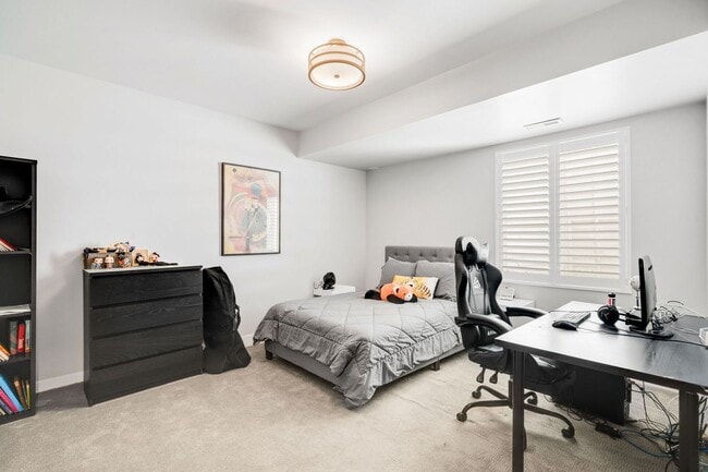 Building Photo - Luxury 4BD, 5BA Duplex in LoHi with Covered Rooftop Deck