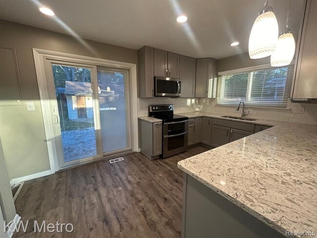 Building Photo - 1210 Kenilworth Pl