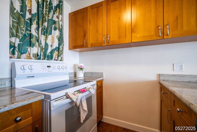 Building Photo - $2,350 / 1br - 552ft2 - Modern Comfort & Convenience 1BR/1BA/1PKG unit in Lele Pono Condo (Aiea)