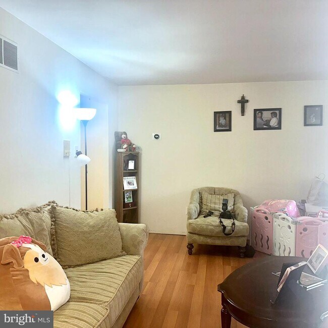 Building Photo - 2634 N Centre St