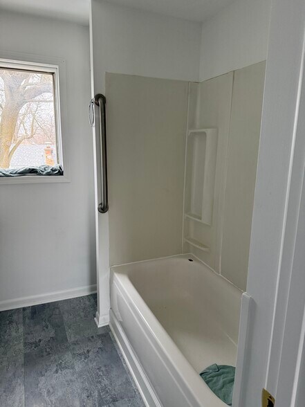 Building Photo - 154 E Mill St