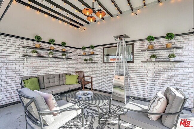 Building Photo - 744 N Sierra Bonita Ave