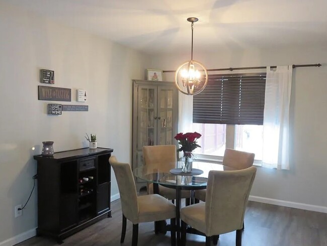 Dining room - 8686 Chauncy Pl