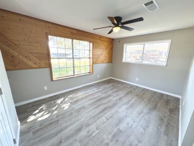 Building Photo - 11 Heritage Dr