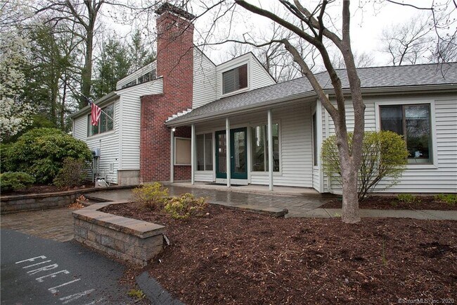 Building Photo - 48 Farmington Chase Crescent