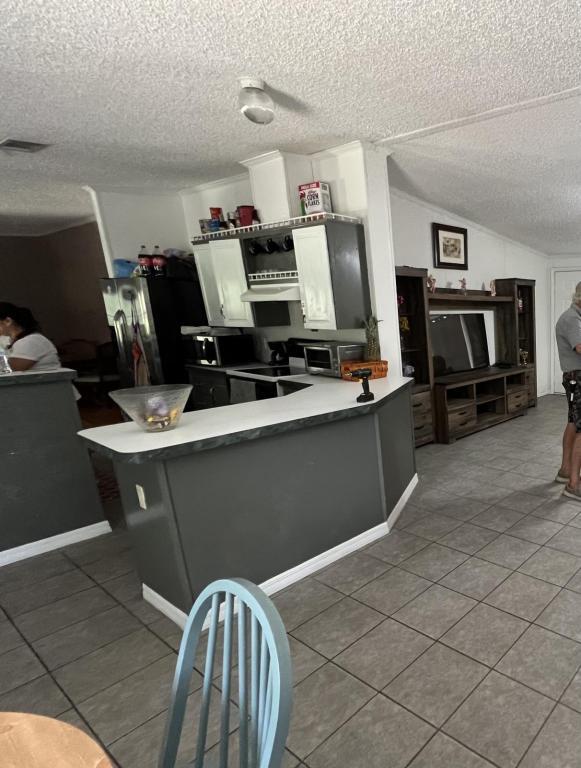 Building Photo - 5135 N Western Dr