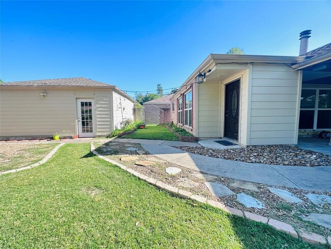 Building Photo - 7419 San Morino Dr