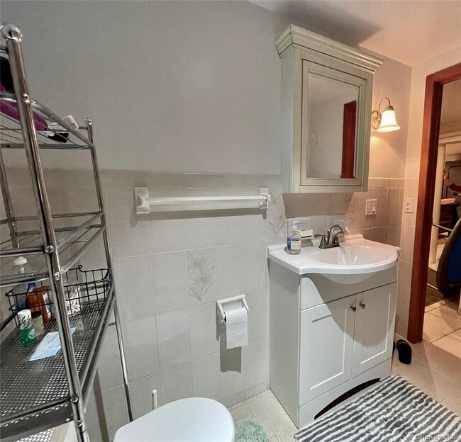 Building Photo - 169 Old Mamaroneck Rd