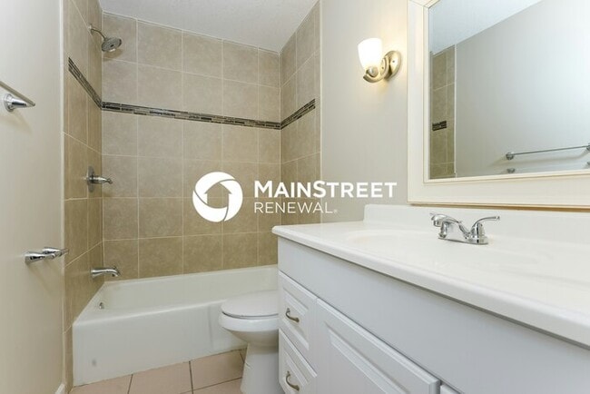 Building Photo - 5 Bedroom Pet-Friendly Home in Kansas City...
